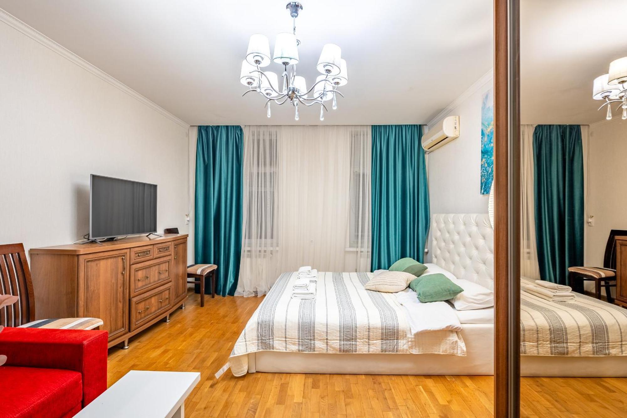 Just Another Comfy Apartment On The Main Squere. 2 Bedrooms, Own Heating, Ac Лвив Екстериор снимка