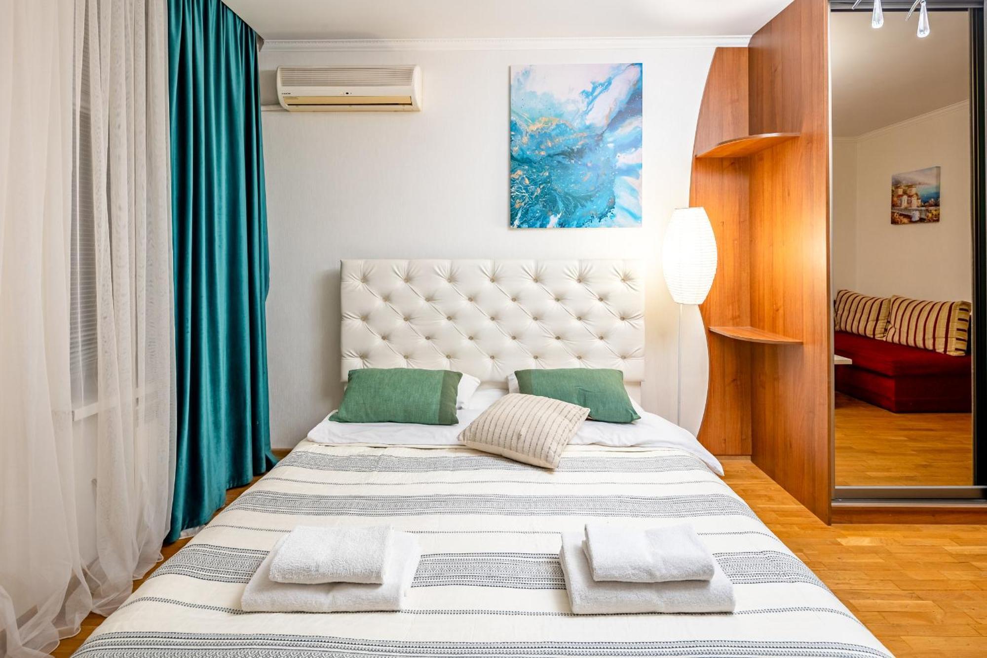 Just Another Comfy Apartment On The Main Squere. 2 Bedrooms, Own Heating, Ac Лвив Екстериор снимка
