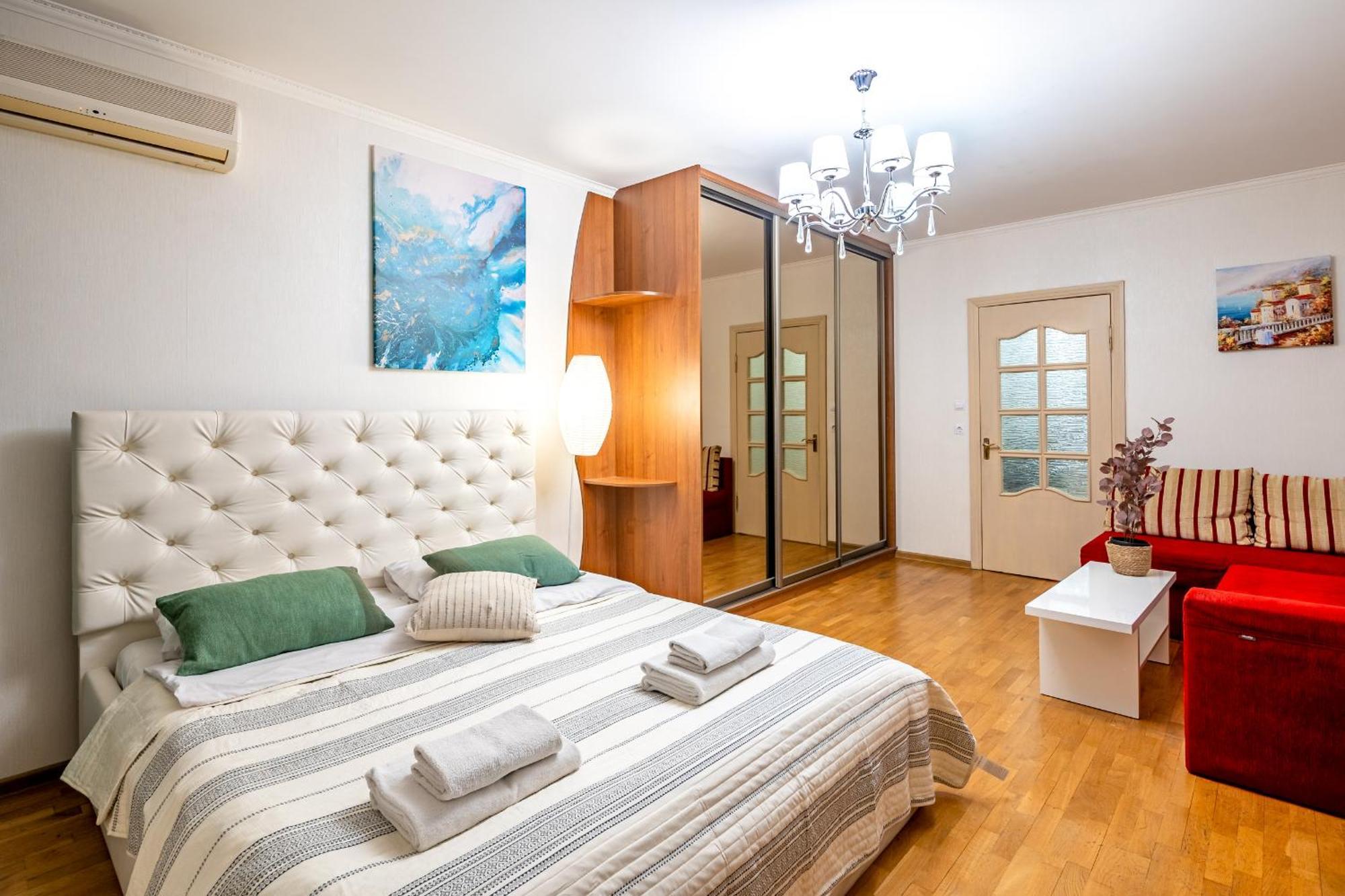 Just Another Comfy Apartment On The Main Squere. 2 Bedrooms, Own Heating, Ac Лвив Екстериор снимка