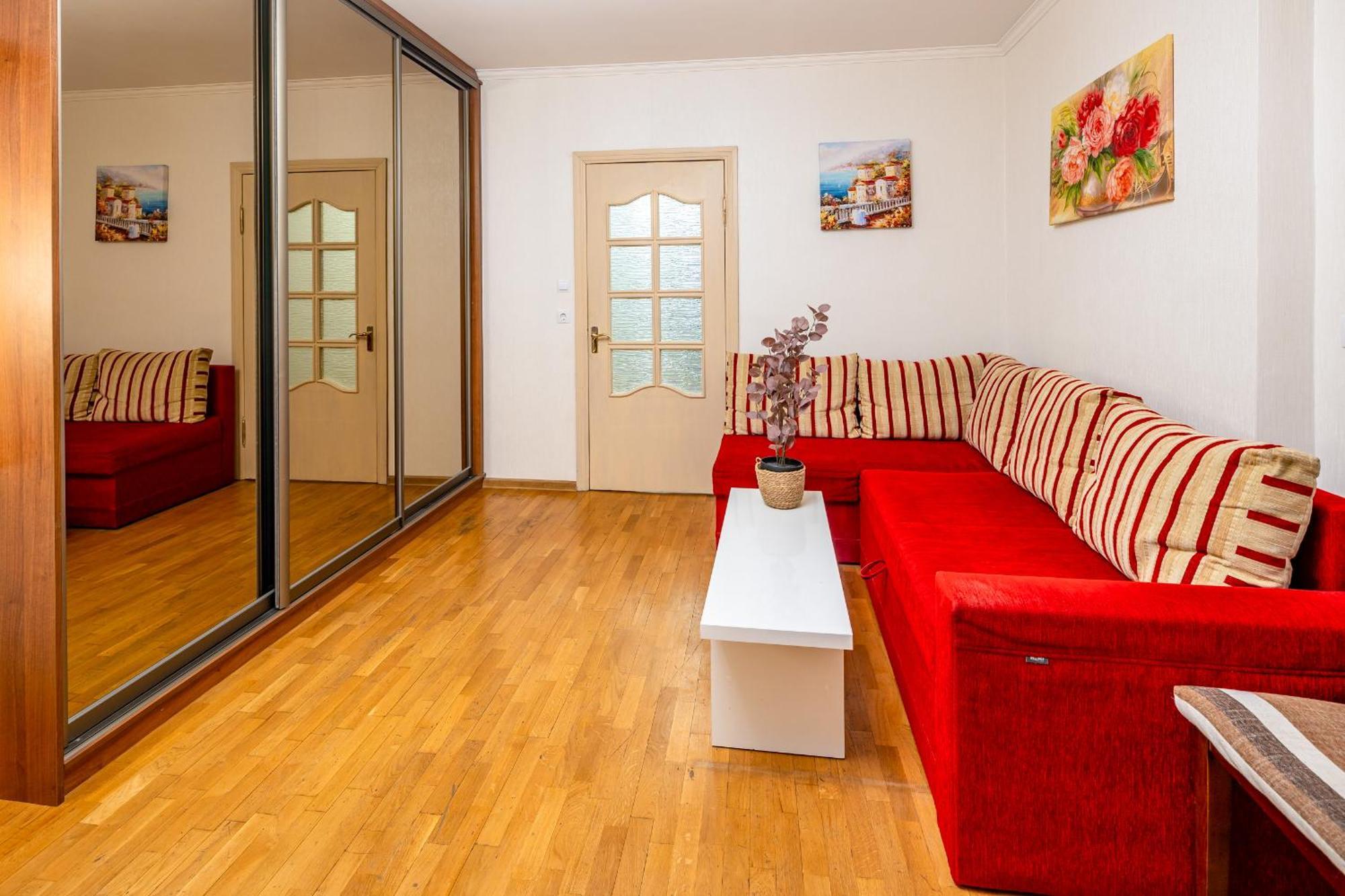 Just Another Comfy Apartment On The Main Squere. 2 Bedrooms, Own Heating, Ac Лвив Екстериор снимка